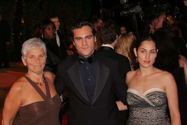 Joaquin Phoenix12236_Joaquin Phoenix&Sommer&mother