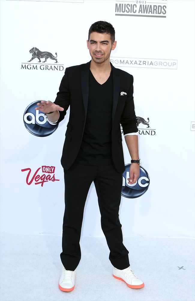 Joe Jonas12288_1122M10_YE069_H