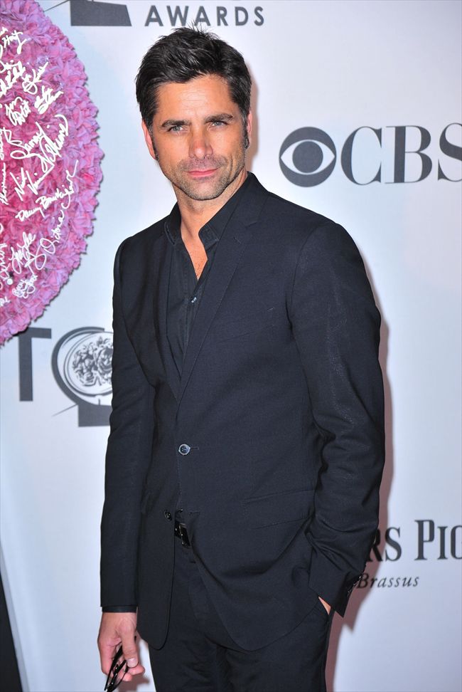 John Stamos12427_1210E06_XX118_H