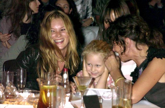 Kate Moss13922_20030923_gaf_a100_087