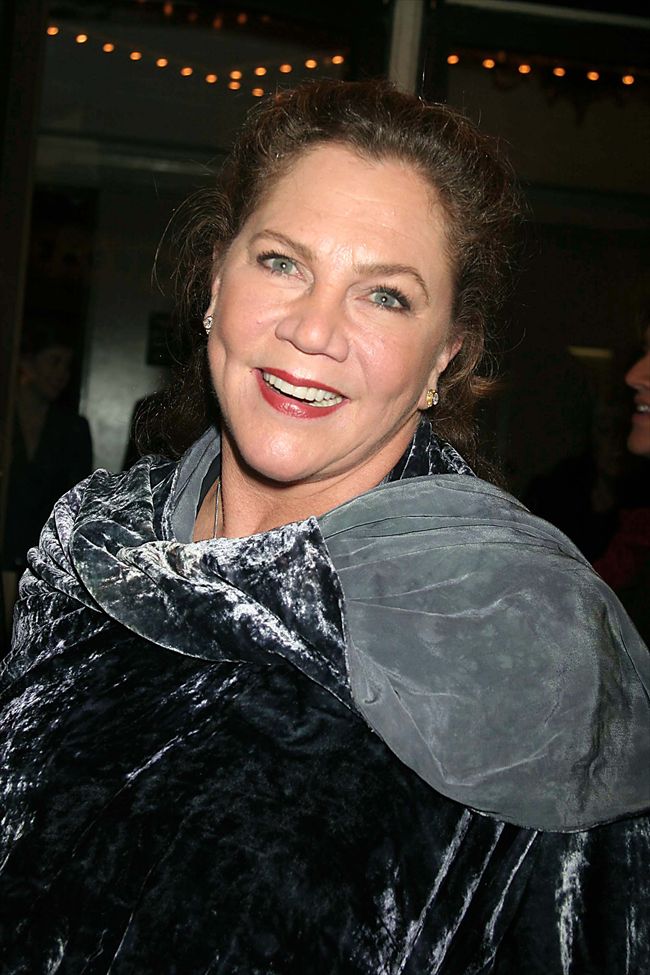 Kathleen Turner14137_07995172