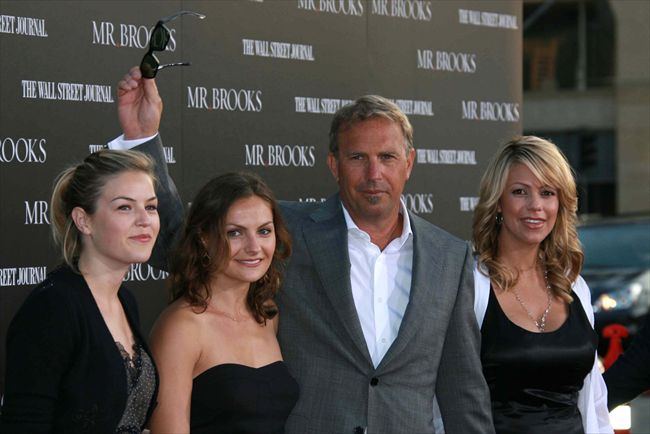 Kevin Costner14670_Kevin Costner with Christine Baumgartner and family