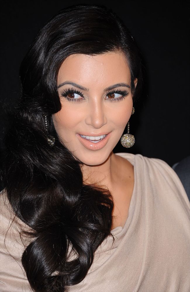 Kim Kardashian14870_1131G04_KH039_H