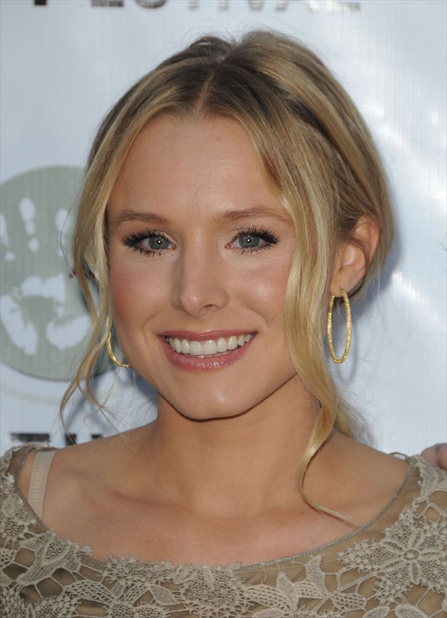 Kristen Bell15068_1120G08_DX005_H
