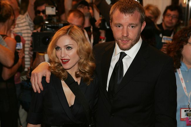 Madonna16611_0511SPG_YL016_H