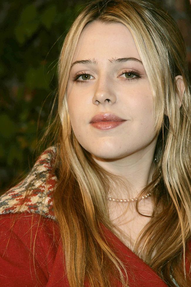 Majandra Delfino16749_07769909