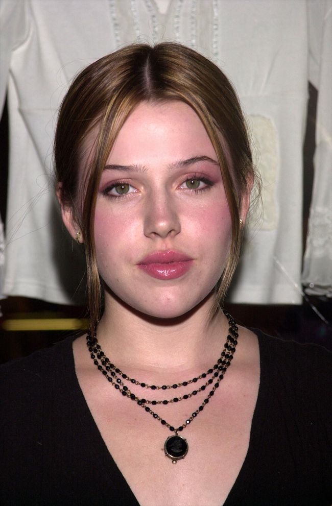 Majandra Delfino16758_p15542_2_e2_6