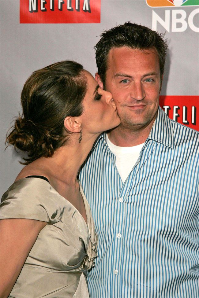 Matthew Perry17461_Amanda Peet and Matthew Perry
