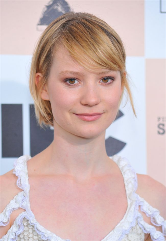 Mia Wasikowska17747_1126F03_XX183_H