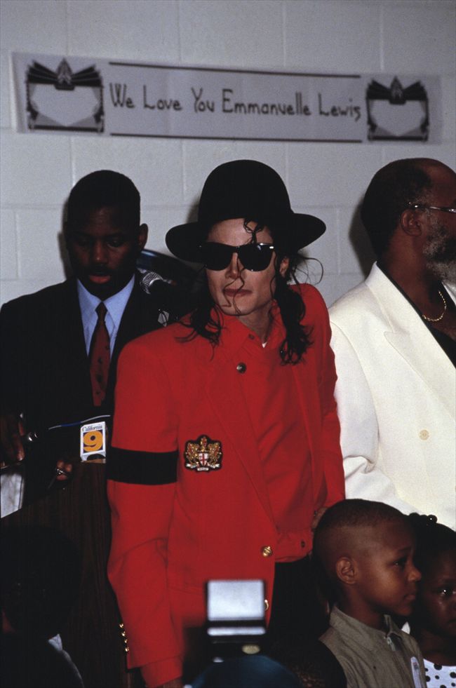 Michael Jackson17863_mike red