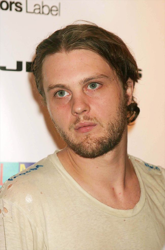 MICHAEL PITT18110_07944573