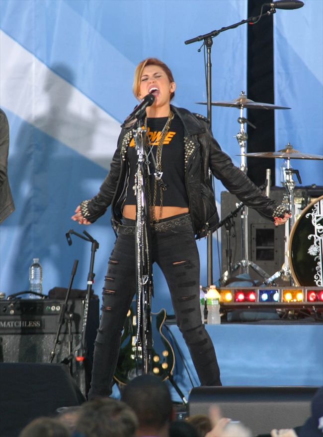 Miley Cyrus18581_MILEY CYRUS35