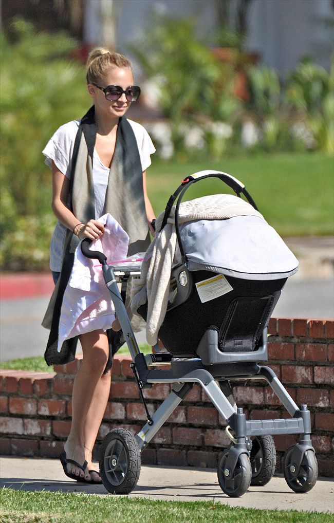 Nicole Richie19722_N2