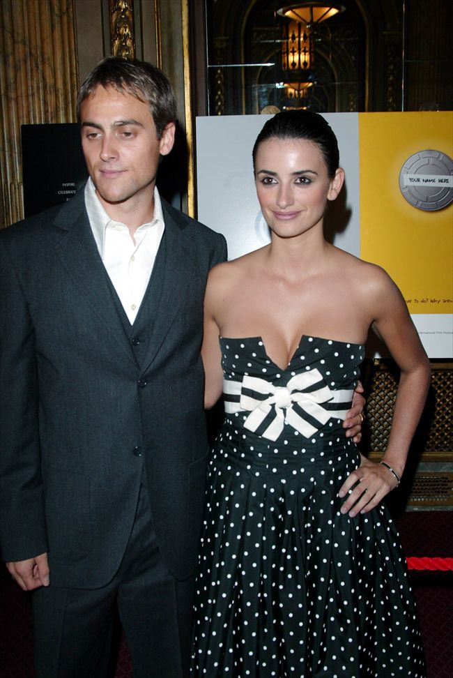 Penelope Cruz20919_PENELOPE CRUZ&STUART TOWNSEND1_p46987_3_e2_5