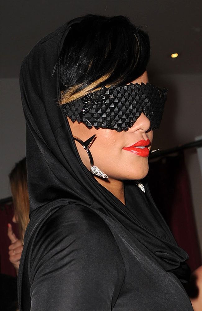 Rihanna21815_0910SPY_KH053_H