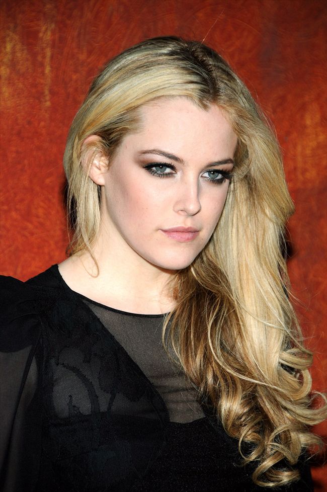 Riley Keough21899_1017MRH_NZ016_H