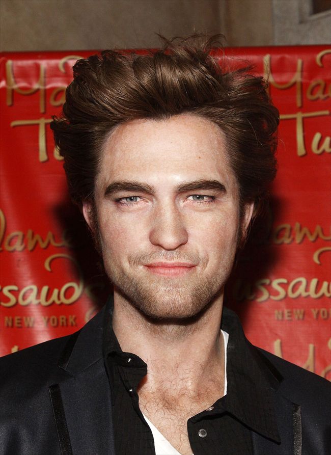 Robert Pattinson22136_1025MRI_KM006_H
