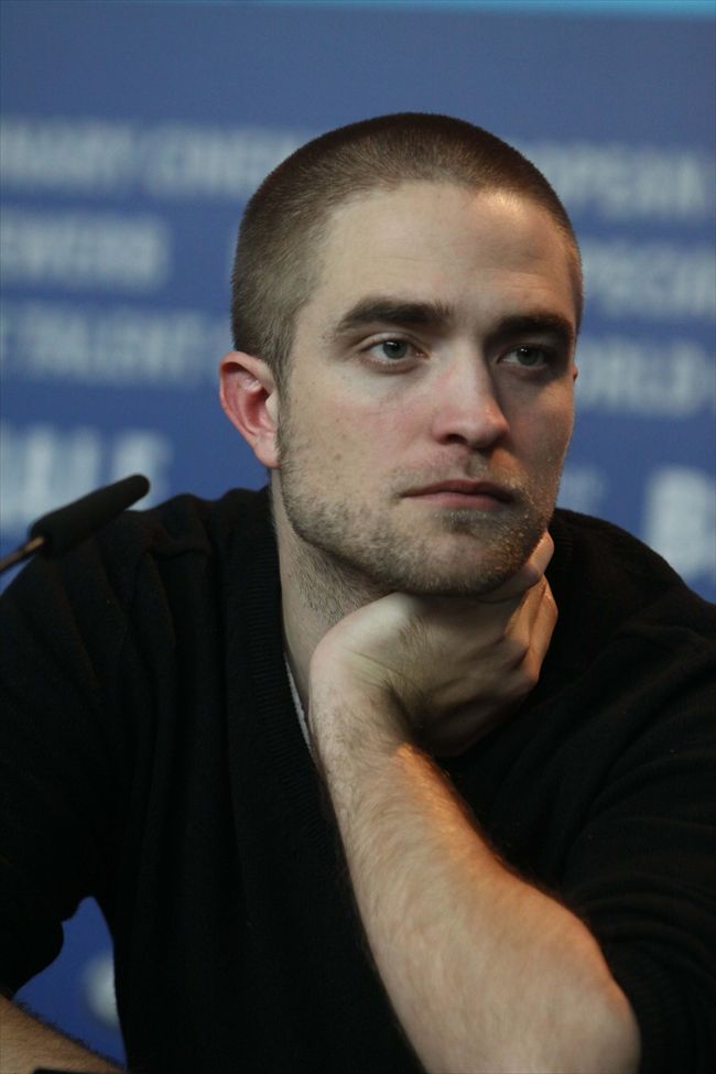 Robert Pattinson22156_20120217_zaf_mm4_018