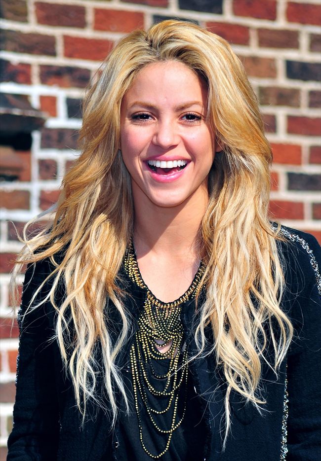 Shakira24659_1023S02_XX001_H