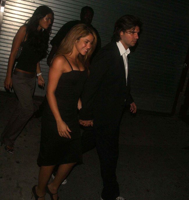 Shakira24668_SHAKIRA BOYFRIEND ANTONIO