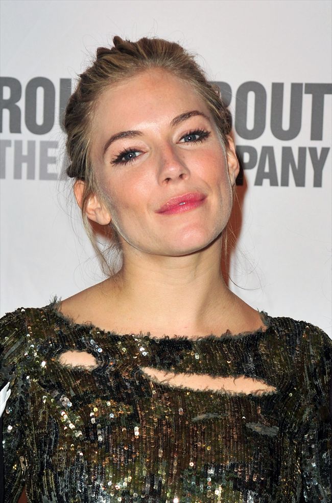 Sienna Miller24925_0922OCA_XX066_H