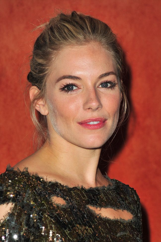 Sienna Miller24926_0922OCA_XX073_H