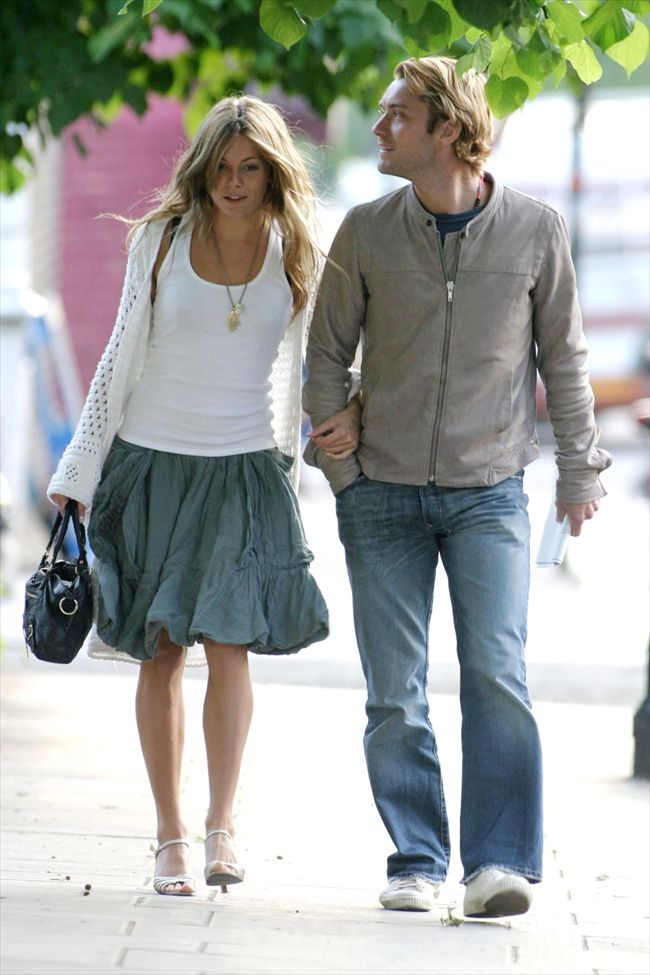 Sienna Miller24956_Jude Law&Sienna Miller・p39182_4_e2_5