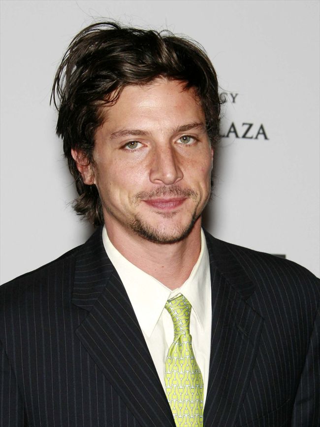 Simon Rex25051_SIMON REX