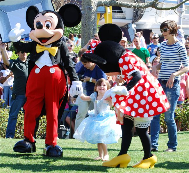 Suri Cruise25328_aflo_2009021911003032