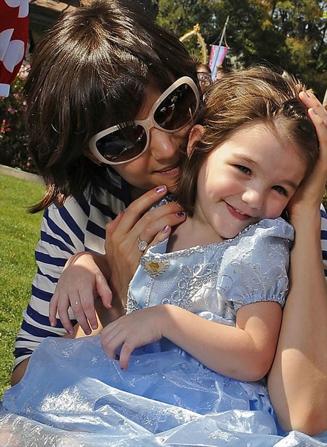 Suri Cruise25329_aflo_2009022216030848