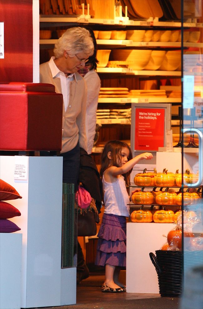 Suri Cruise25336_aflo_2009100817440413