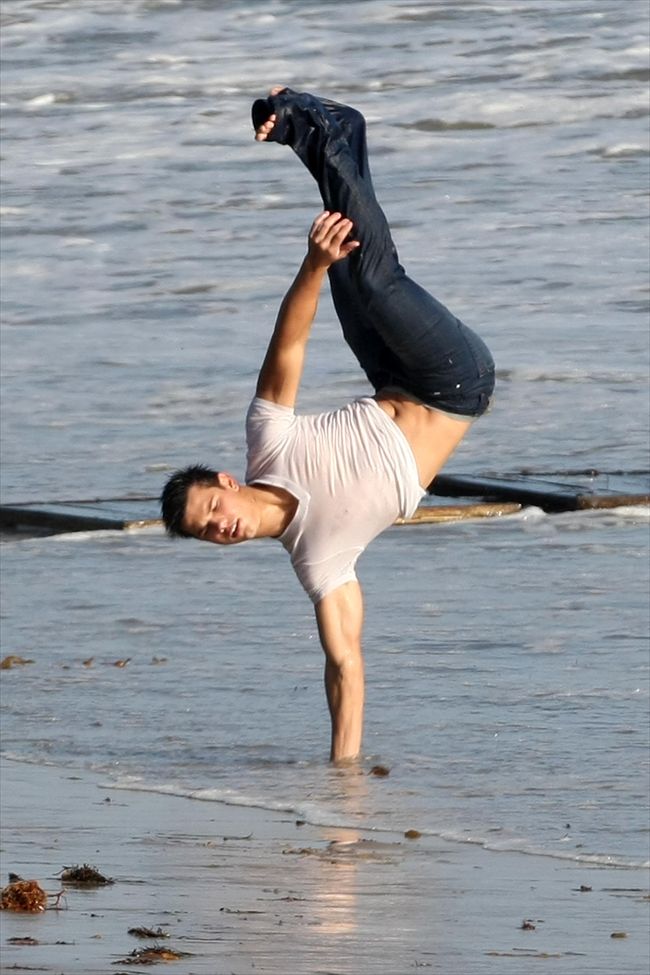 Taylor Lautner25522_2009100917560950