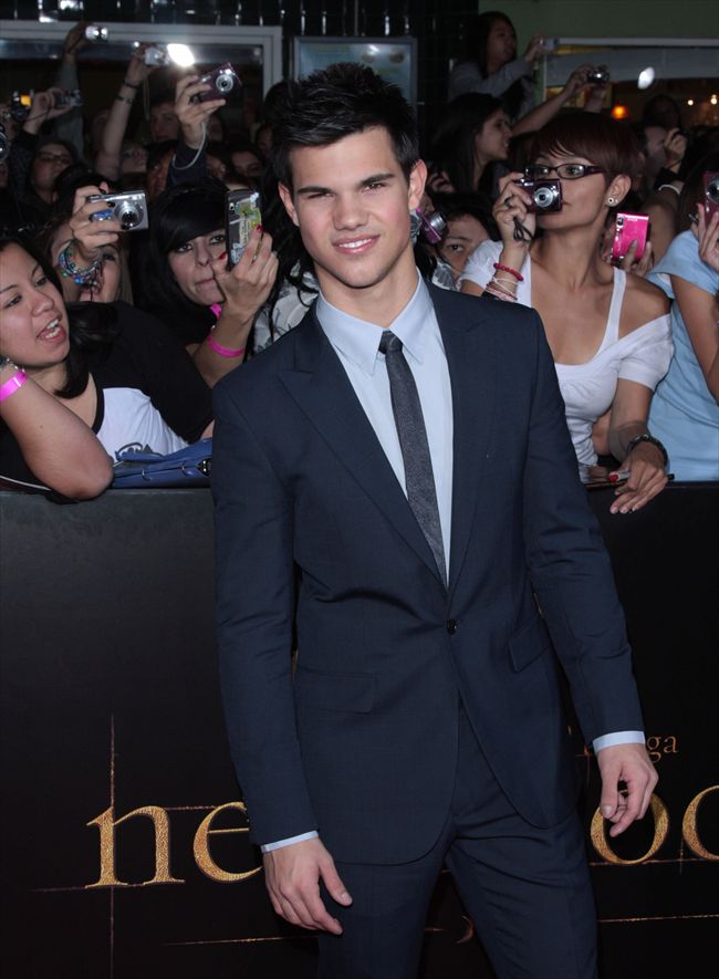 Taylor Lautner25528_0916NVB_DH024_H