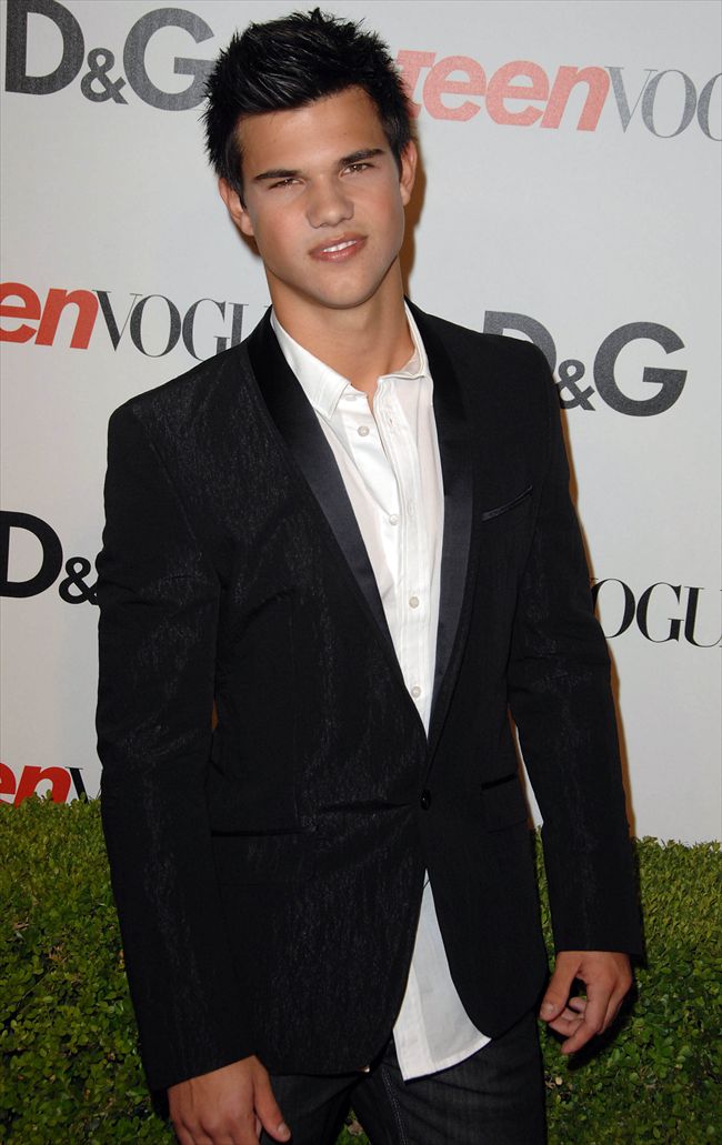 Taylor Lautner25539_67000464