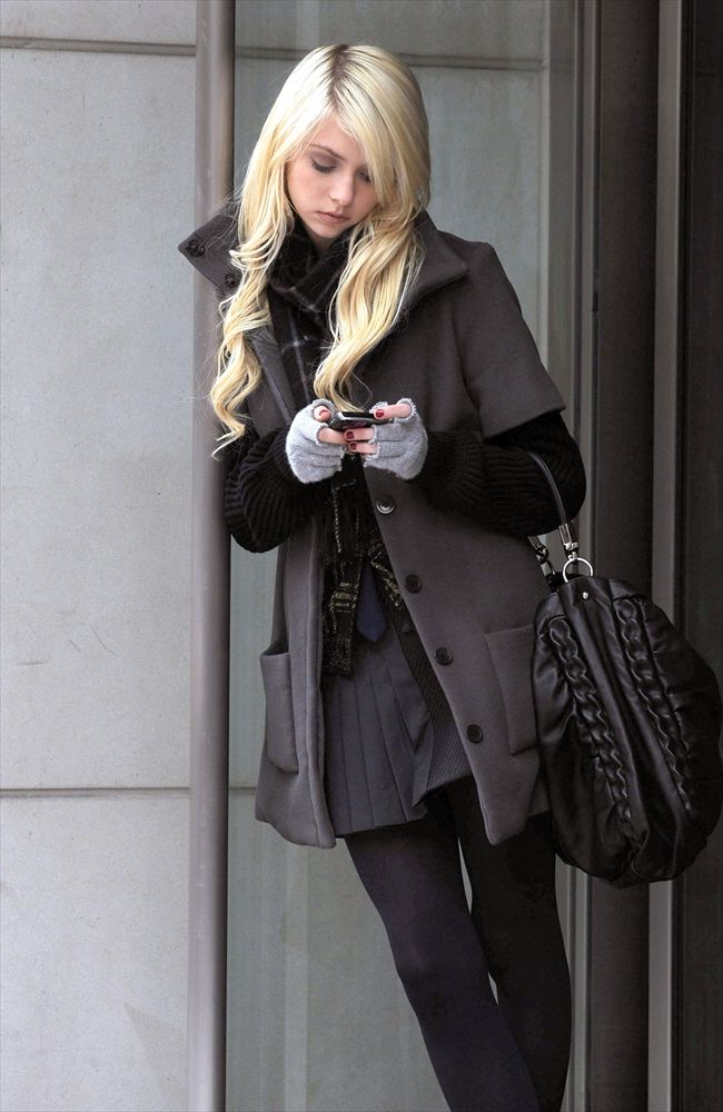Taylor Momsen25562_0902DCF_KH004_H