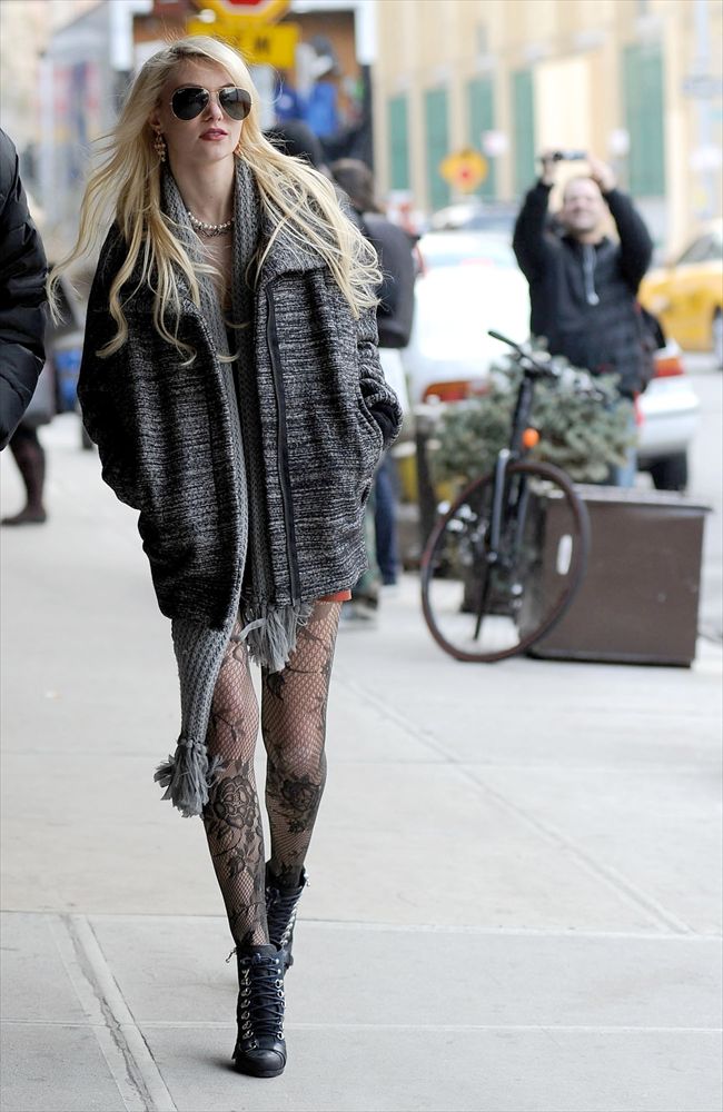 Taylor Momsen25564_0914DCF_KH015_H