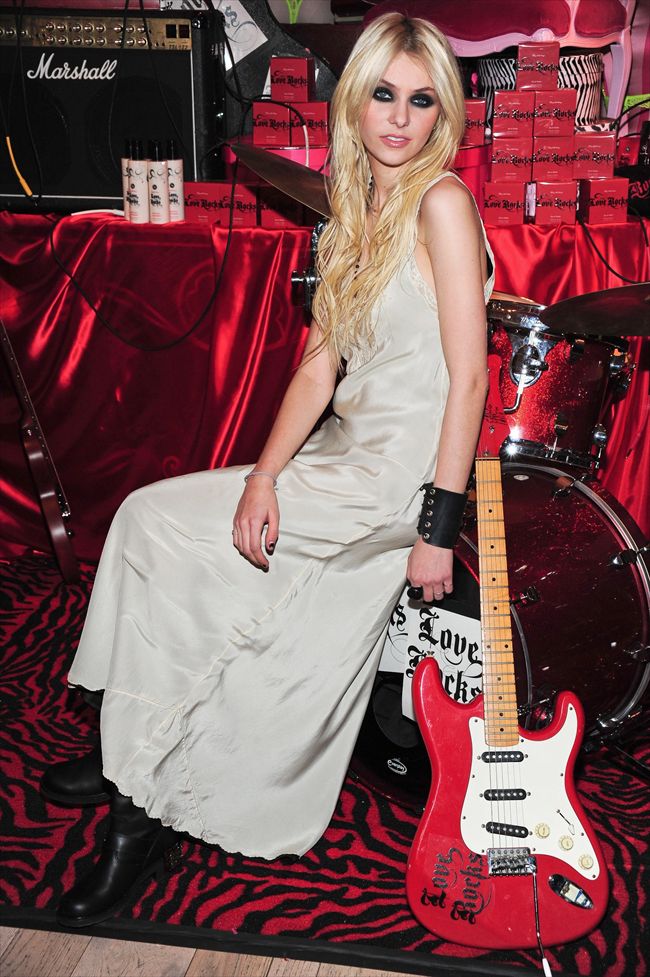 Taylor Momsen25578_1014JAC_XX020_H