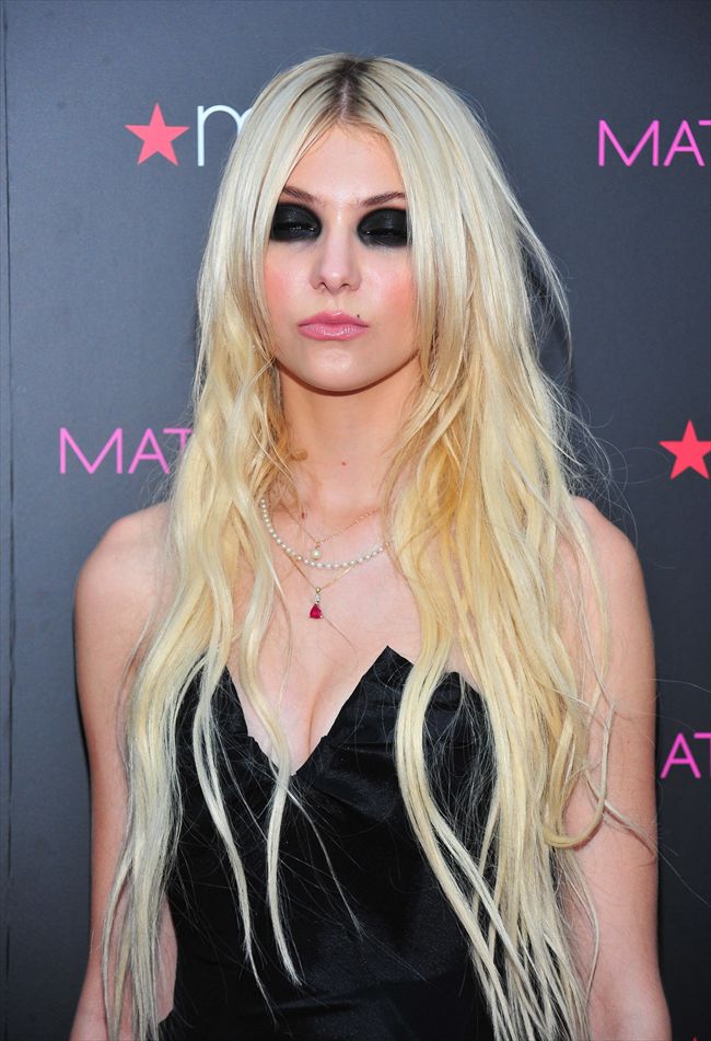 Taylor Momsen25585_1022S02_XX011_H