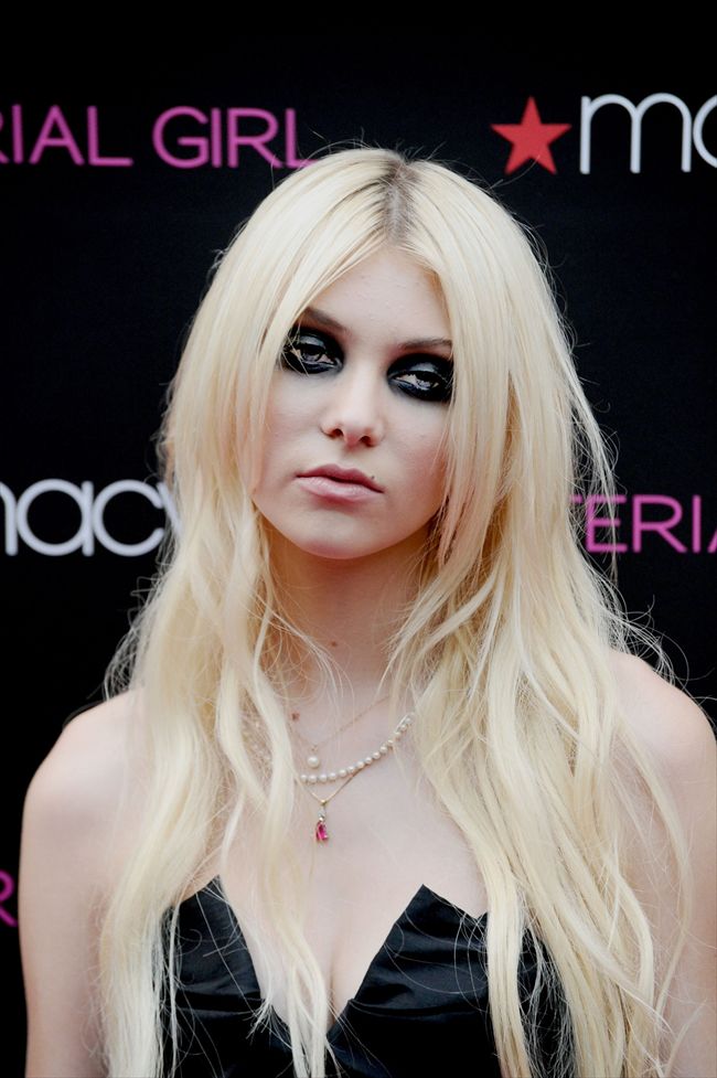 Taylor Momsen25588_1022S03_OH016_H