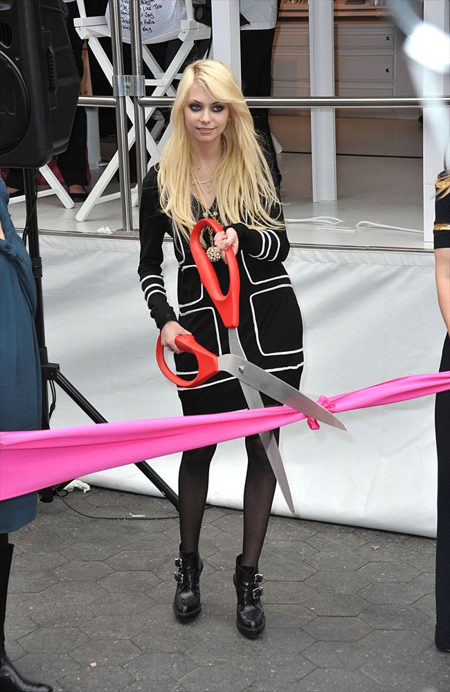 Taylor Momsen25606_0922SPC_XX014_H