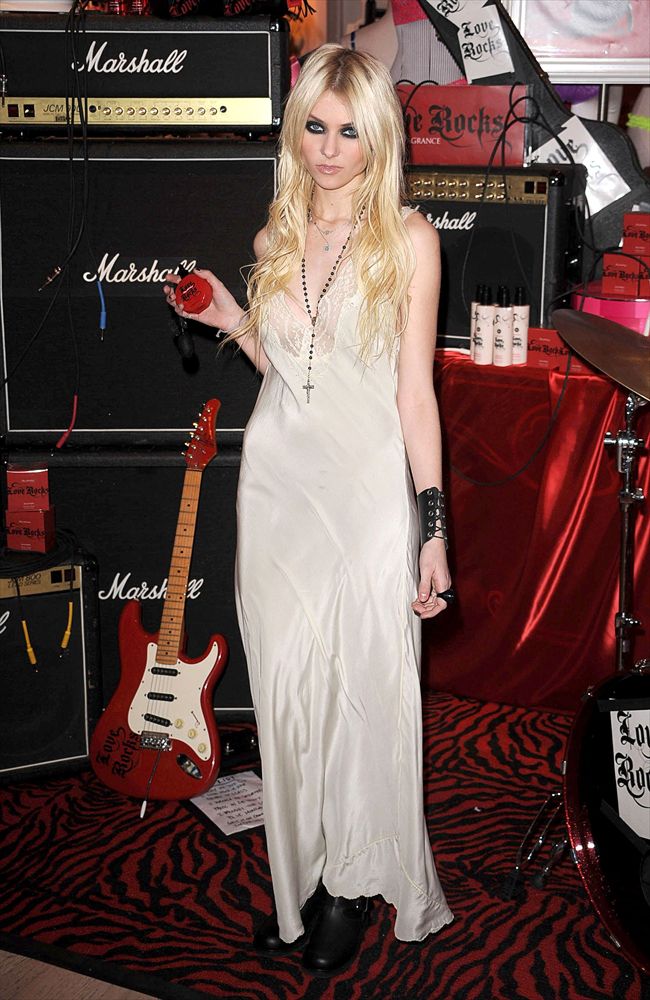 Taylor Momsen25611_1014JAF_KH002_H
