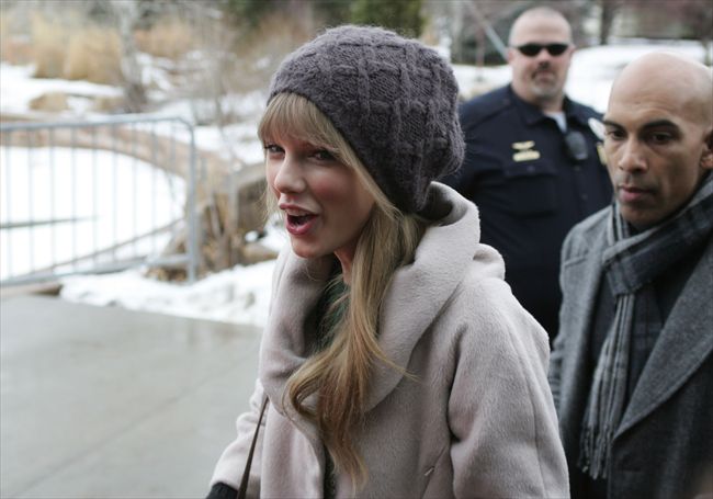 Taylor Swift25676_1220J08_JO019_H