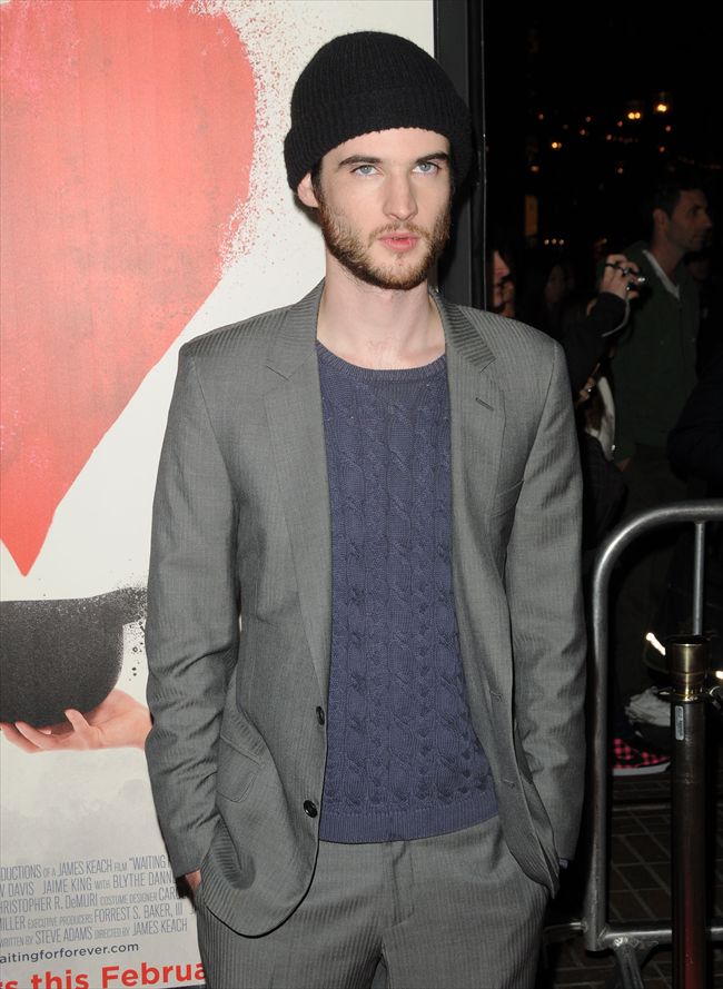 Tom Sturridge26292_1101F05_DX045_H