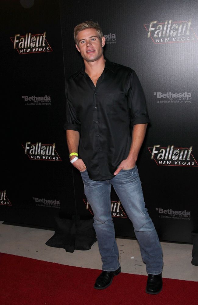Trevor Donovan26387_1016O07_YE039_H