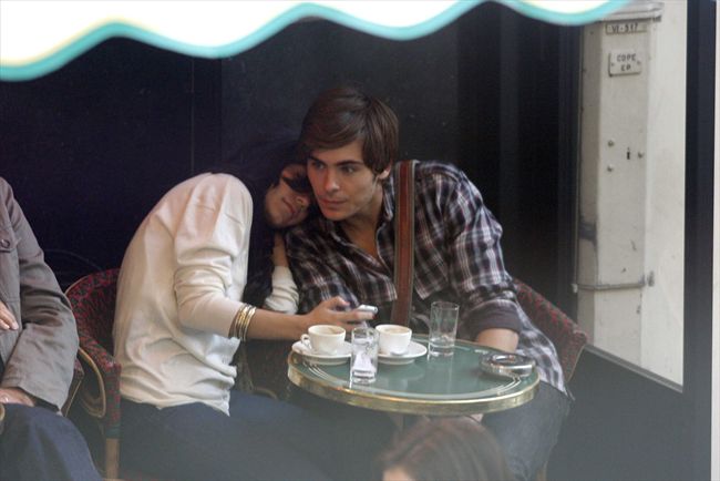Vanessa Hudgens26564_kissing