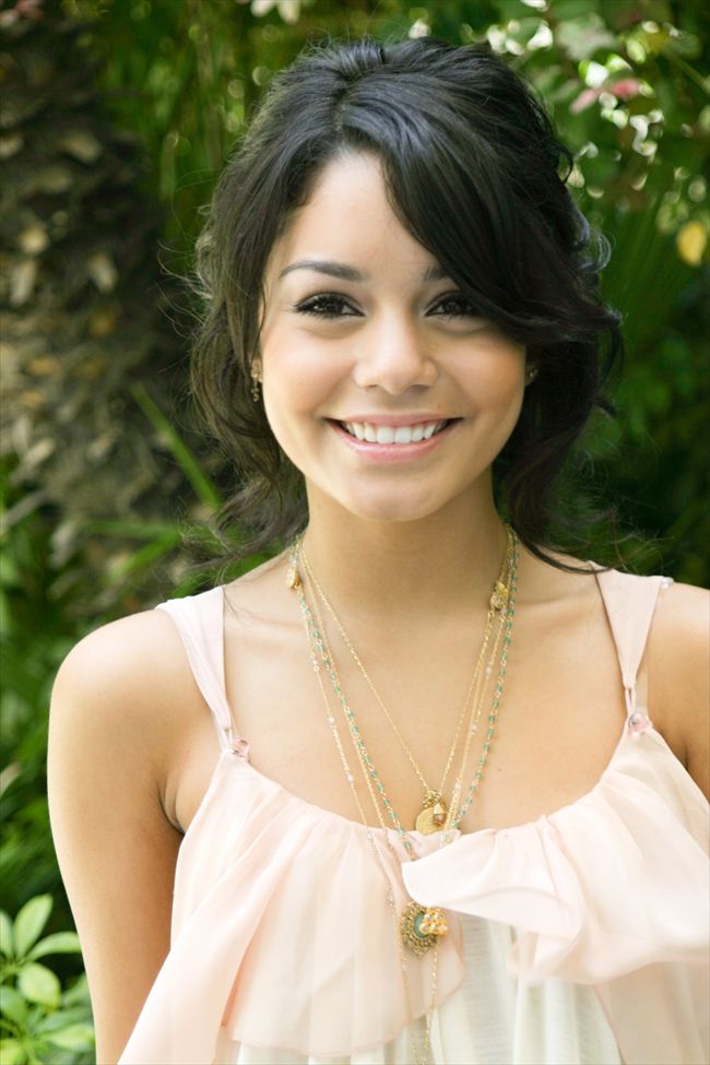 Vanessa Hudgens26567_venessa0810