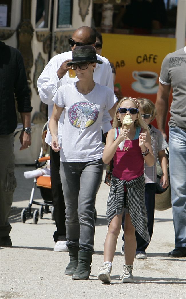 Vanessa Paradis26705_aflo_2009072209511719