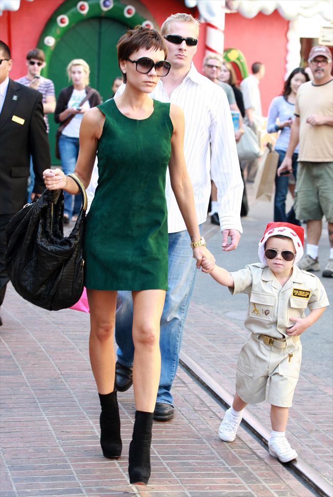 Victoria Beckham26791_Victoria B with son