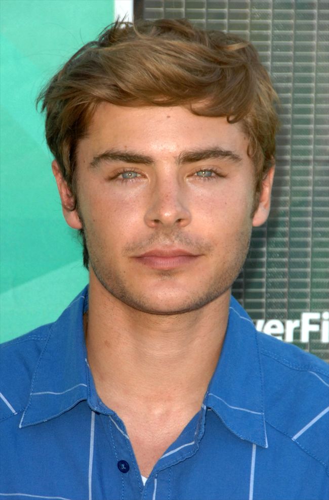 Zac Efron27344_0909AGB_DX145_H
