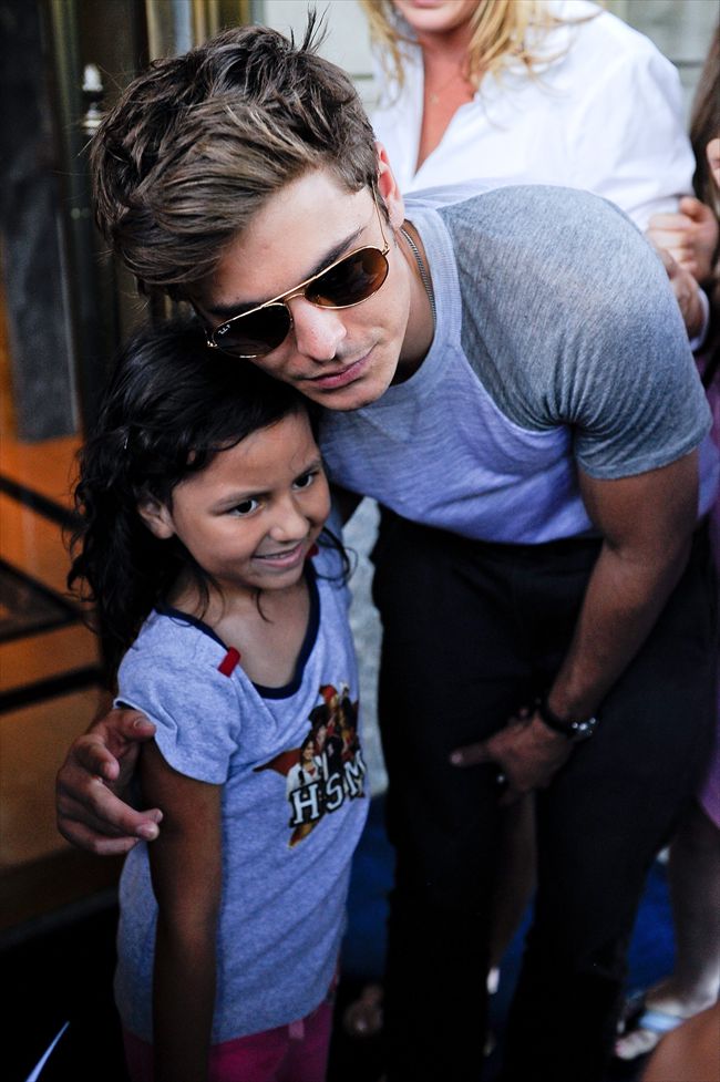 Zac Efron27359_1026JLA_TY008_H